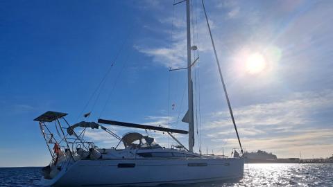 Jeanneau Yacht 53 : At anchor in Canaries Island