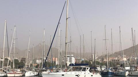 Bénéteau Oceanis 440 : At anchor