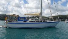 Glacer Yachts 44 : At anchor in Martinique