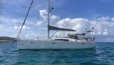 Bénéteau Oceanis 43 : At anchor in Martinique