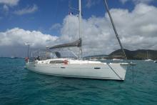 Bénéteau Oceanis 43 : At anchor in Martinique